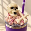 Purple Skull and Crossbones Tumbler Gift Set with Beaded Pen - lid detail